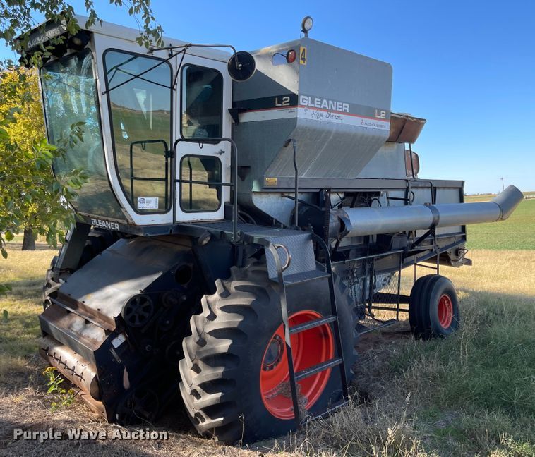 image for item DN0064 1980 Gleaner L2  combine