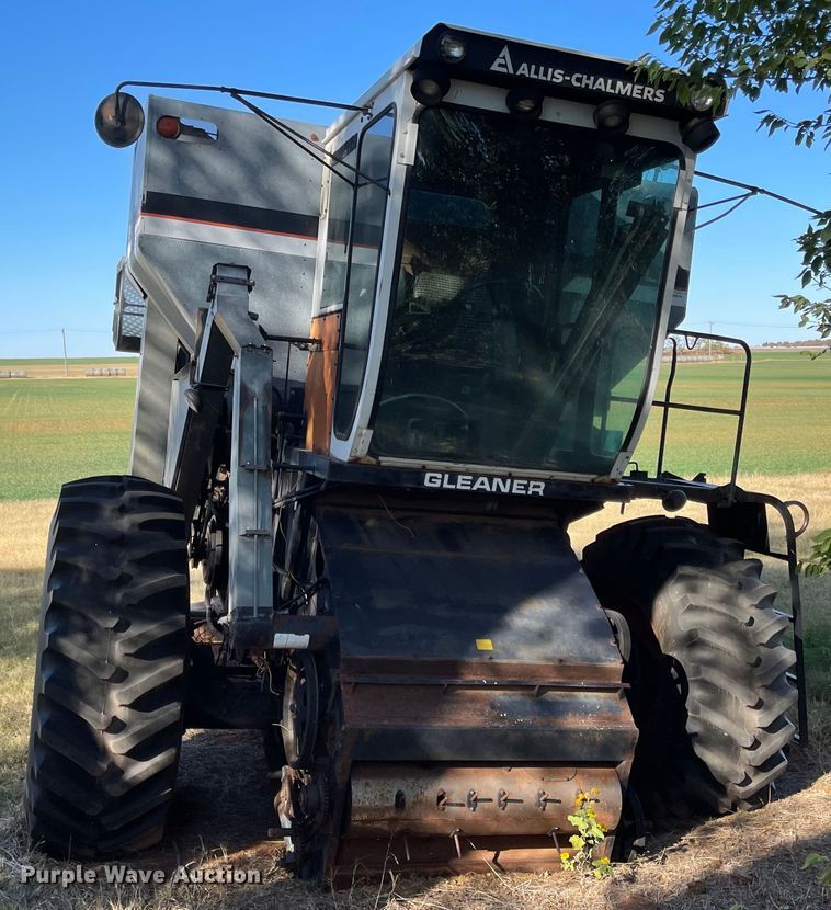 image for item DN0064 1980 Gleaner L2  combine