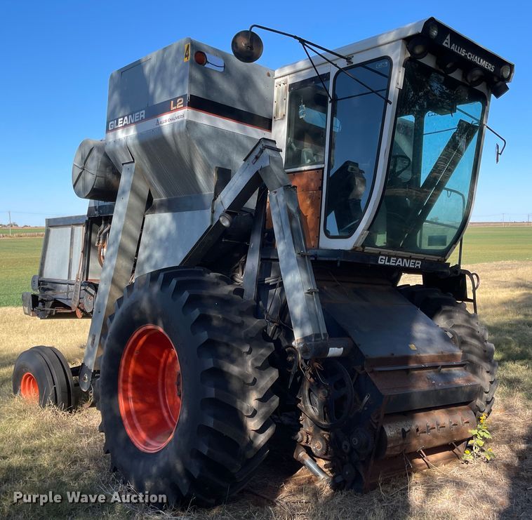image for item DN0064 1980 Gleaner L2  combine