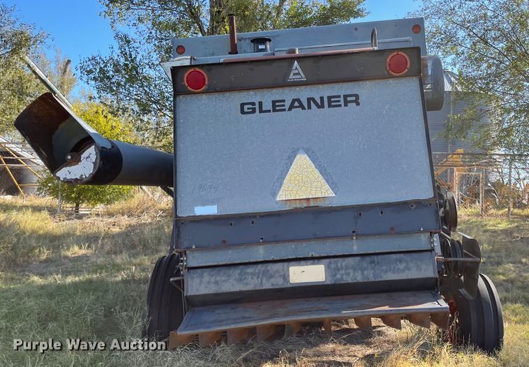 image for item DN0064 1980 Gleaner L2  combine