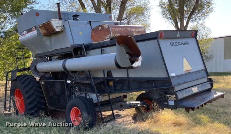 image for item DN0064 1980 Gleaner L2  combine