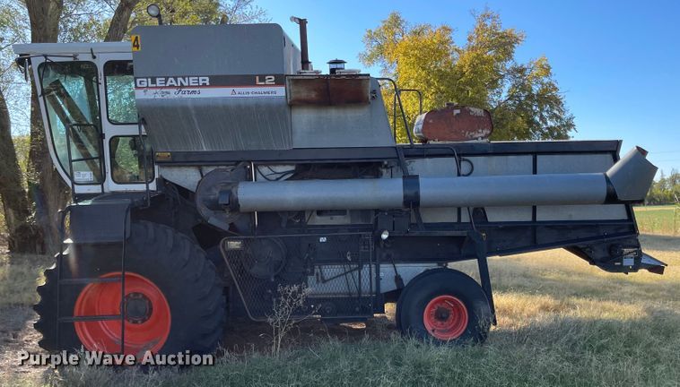 image for item DN0064 1980 Gleaner L2  combine