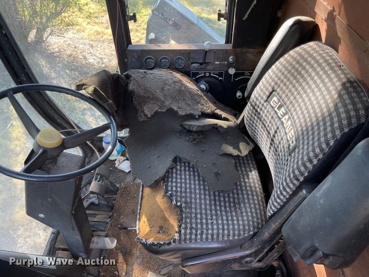 image for item DN0064 1980 Gleaner L2  combine