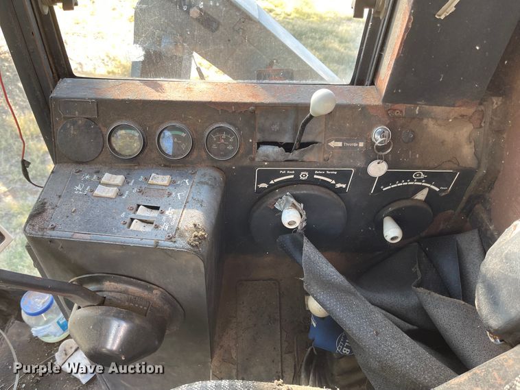 image for item DN0064 1980 Gleaner L2  combine