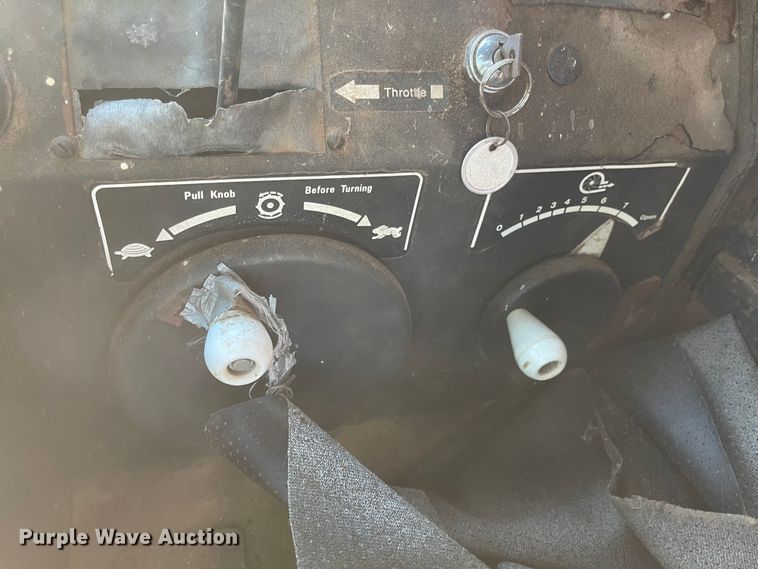 image for item DN0064 1980 Gleaner L2  combine