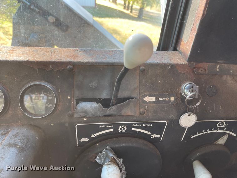 image for item DN0064 1980 Gleaner L2  combine