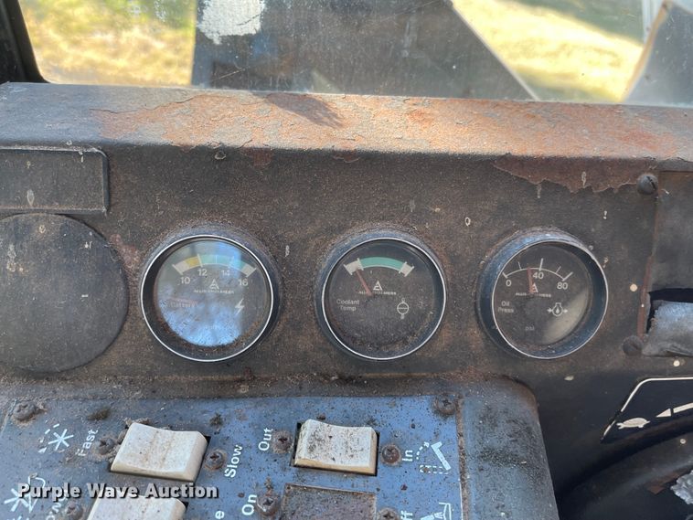 image for item DN0064 1980 Gleaner L2  combine