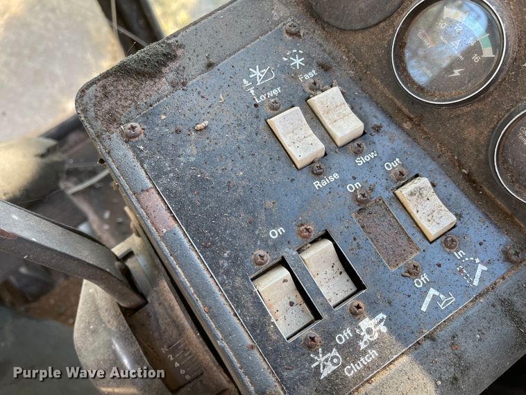 image for item DN0064 1980 Gleaner L2  combine