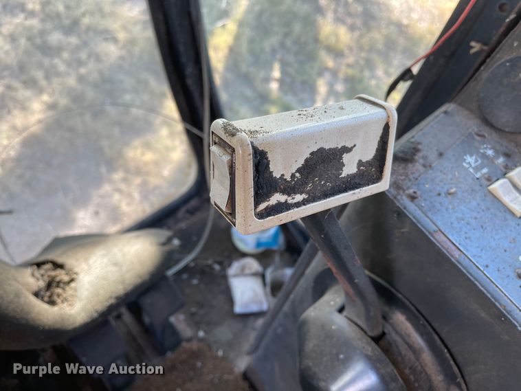 image for item DN0064 1980 Gleaner L2  combine