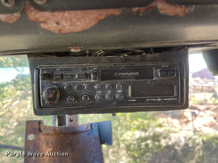 image for item DN0064 1980 Gleaner L2  combine