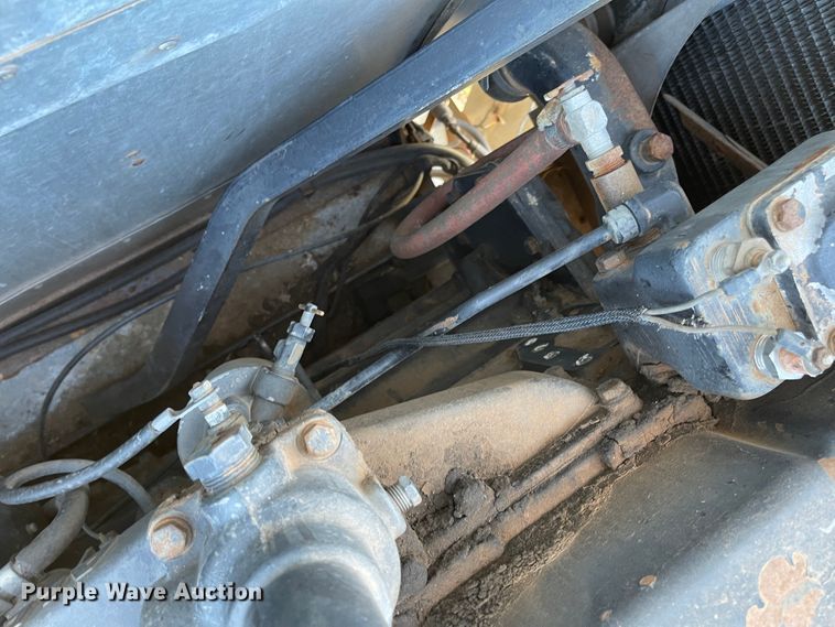 image for item DN0064 1980 Gleaner L2  combine