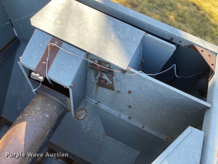 image for item DN0064 1980 Gleaner L2  combine