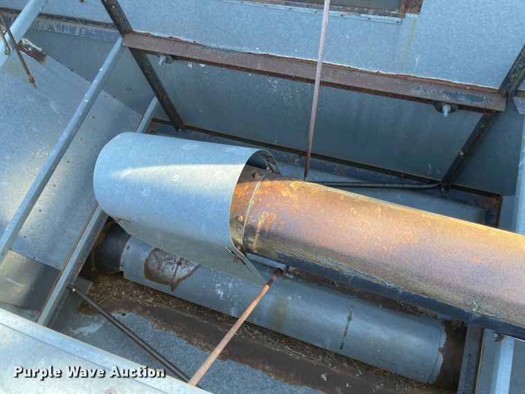 image for item DN0064 1980 Gleaner L2  combine