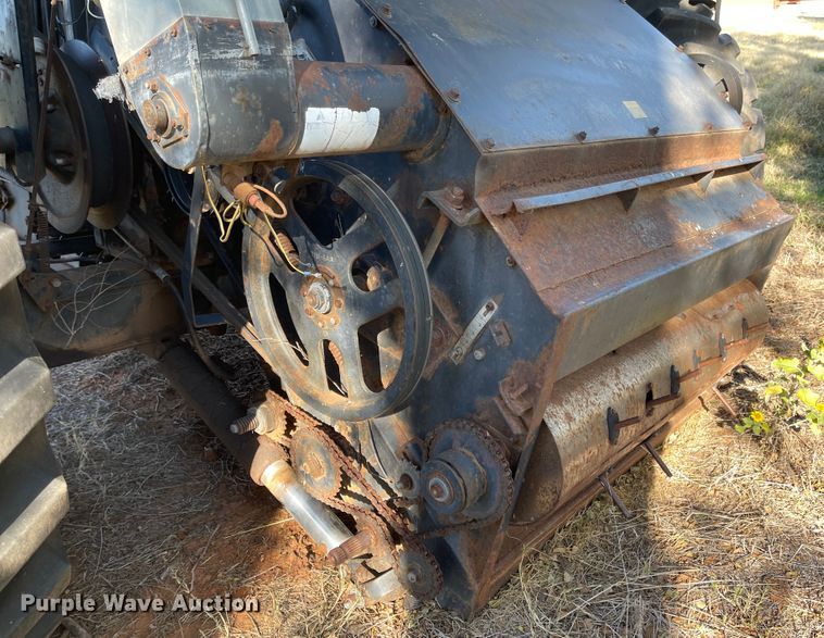 image for item DN0064 1980 Gleaner L2  combine
