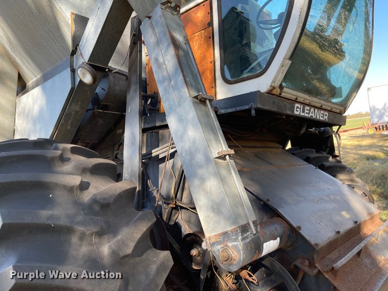 image for item DN0064 1980 Gleaner L2  combine