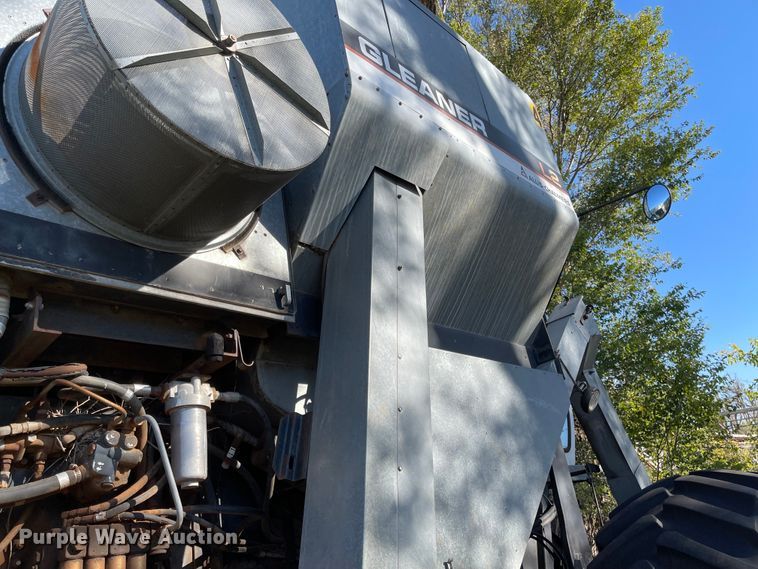 image for item DN0064 1980 Gleaner L2  combine