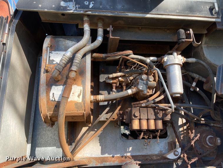 image for item DN0064 1980 Gleaner L2  combine