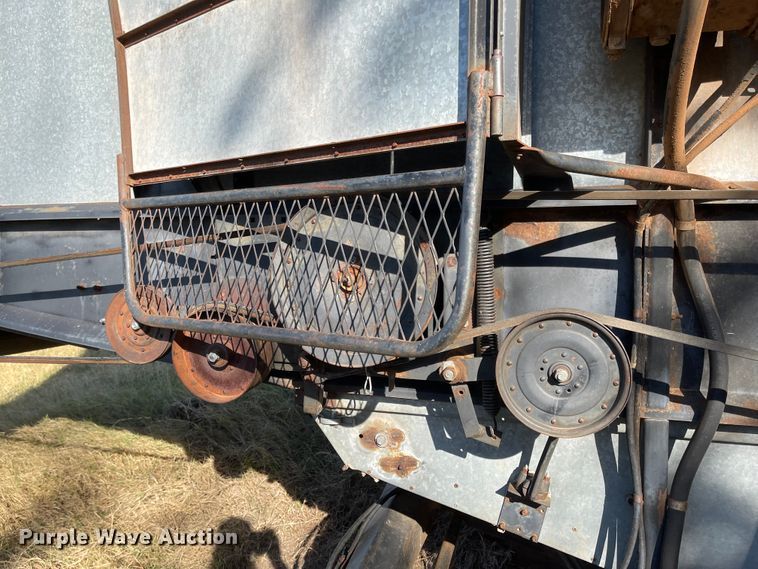 image for item DN0064 1980 Gleaner L2  combine