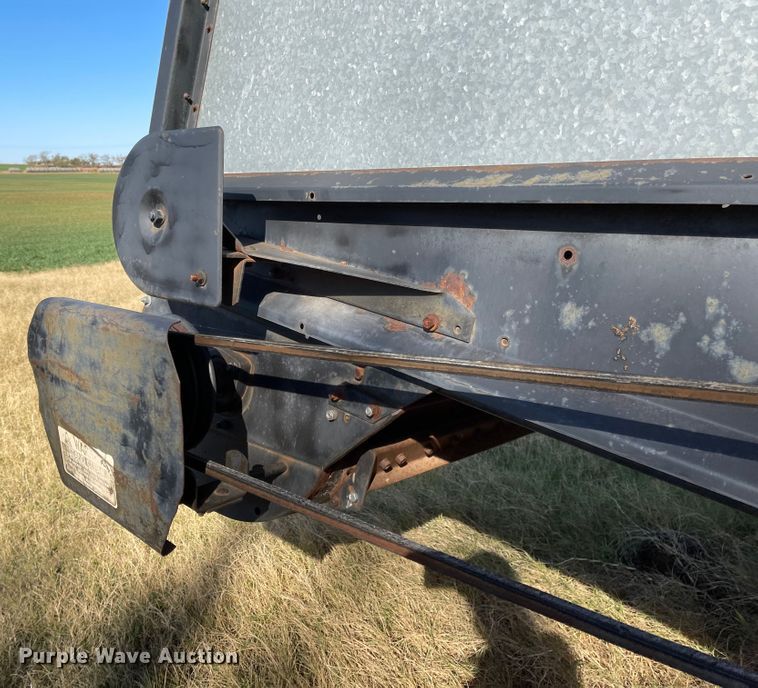 image for item DN0064 1980 Gleaner L2  combine