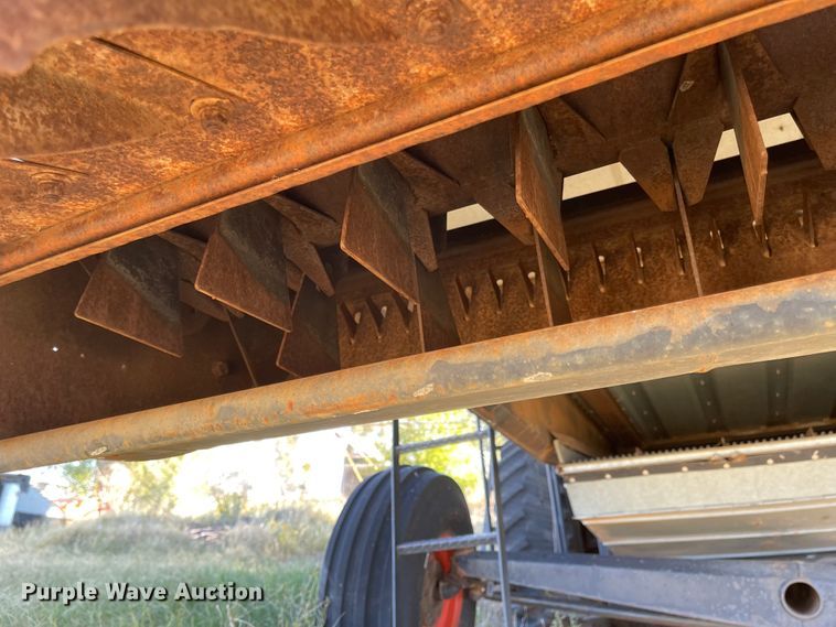 image for item DN0064 1980 Gleaner L2  combine