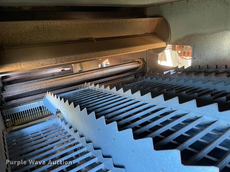 image for item DN0064 1980 Gleaner L2  combine