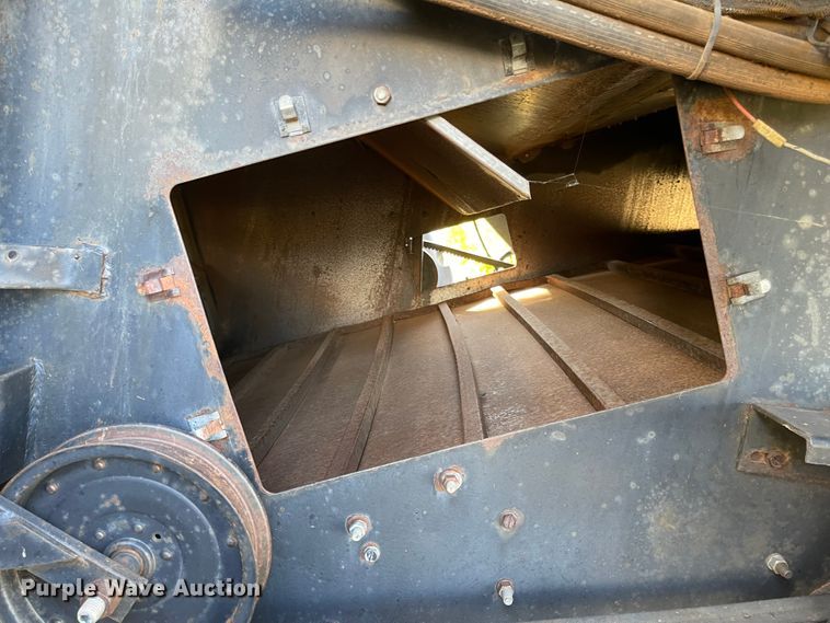 image for item DN0064 1980 Gleaner L2  combine