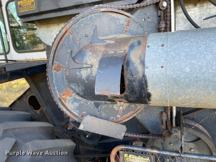 image for item DN0064 1980 Gleaner L2  combine