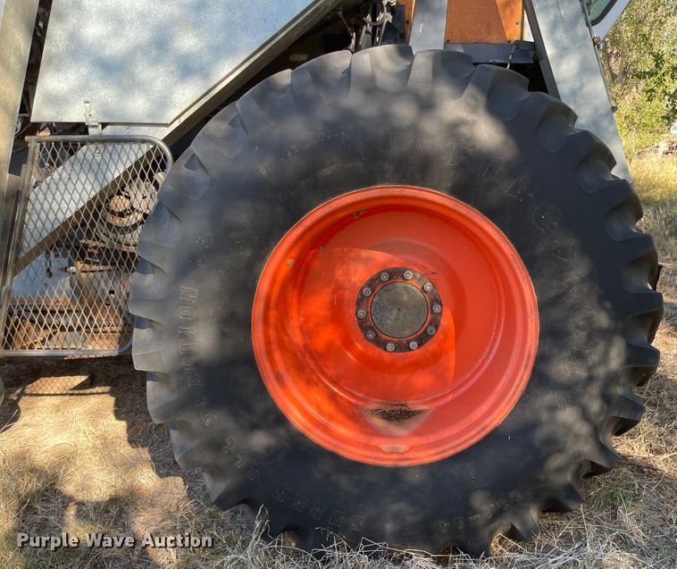 image for item DN0064 1980 Gleaner L2  combine