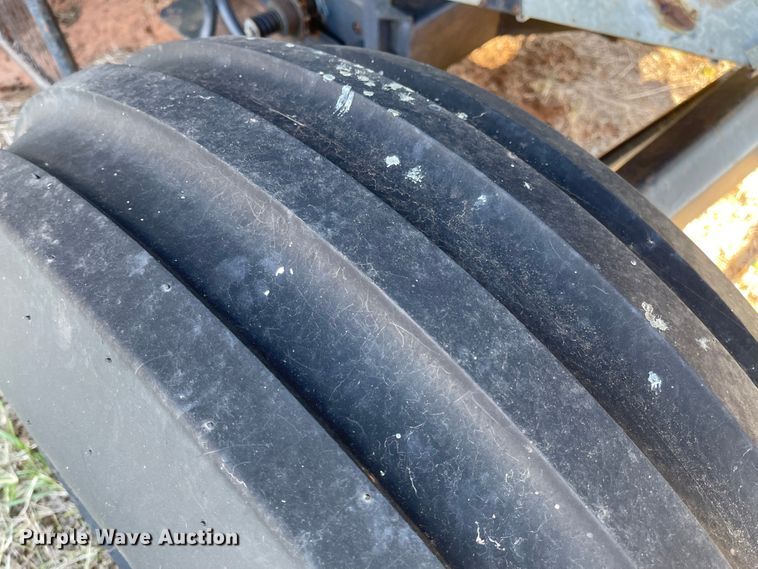 image for item DN0064 1980 Gleaner L2  combine