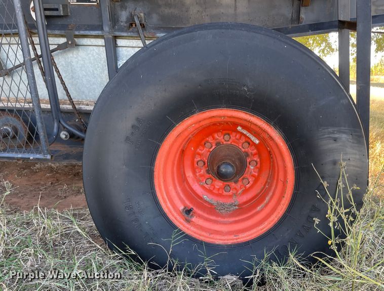 image for item DN0064 1980 Gleaner L2  combine