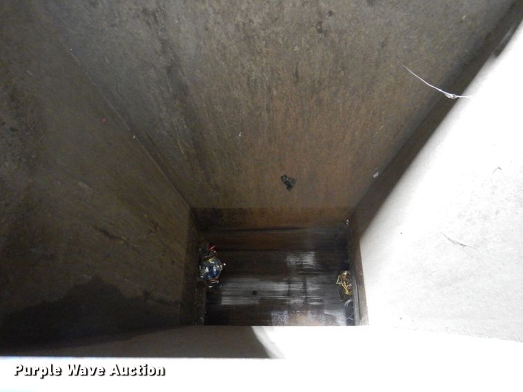 image for item DH8008 Mosley M1300  aluminum can baler compactor