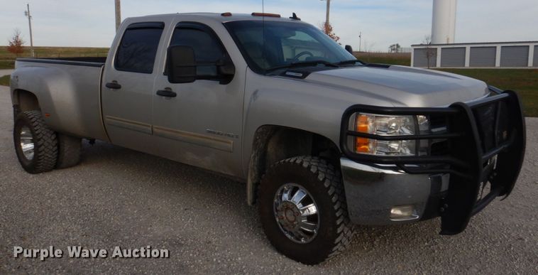 image for item DH8038 2009 Chevrolet Silverado 3500HD  Crew Cab pickup truck