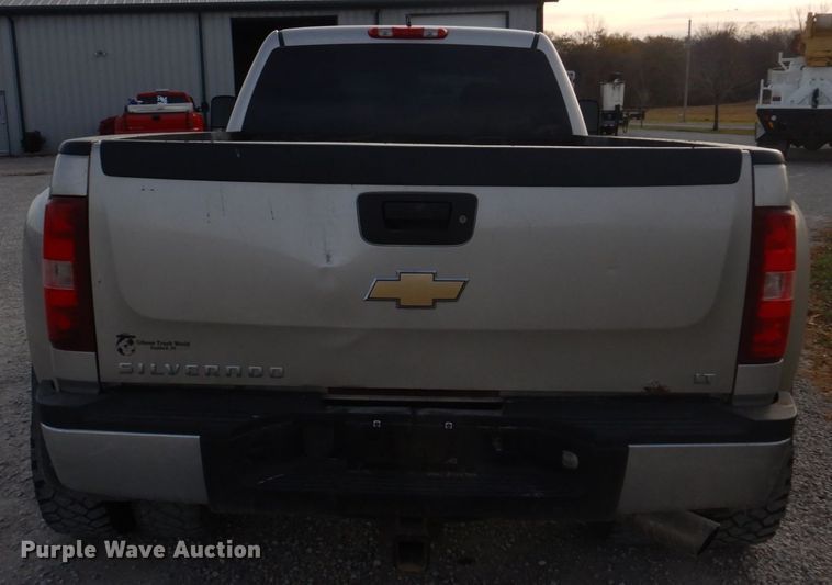 image for item DH8038 2009 Chevrolet Silverado 3500HD  Crew Cab pickup truck