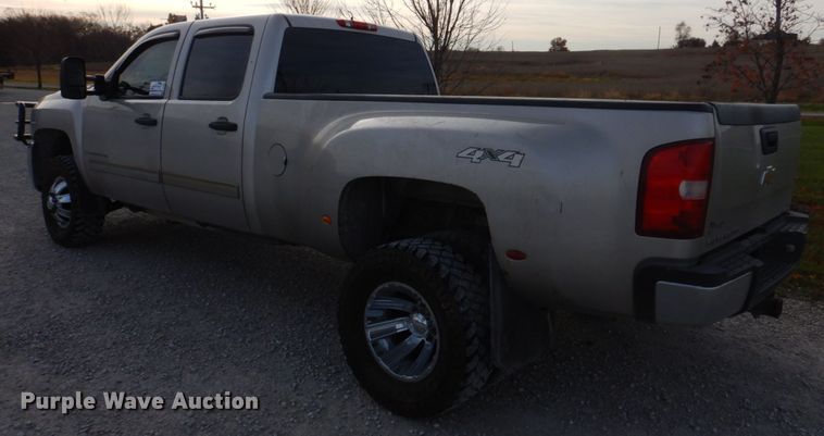 image for item DH8038 2009 Chevrolet Silverado 3500HD  Crew Cab pickup truck