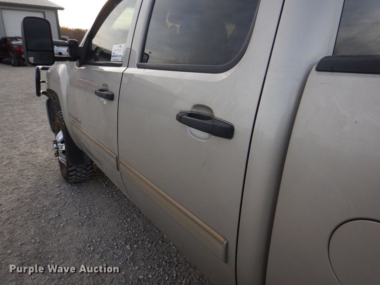 image for item DH8038 2009 Chevrolet Silverado 3500HD  Crew Cab pickup truck