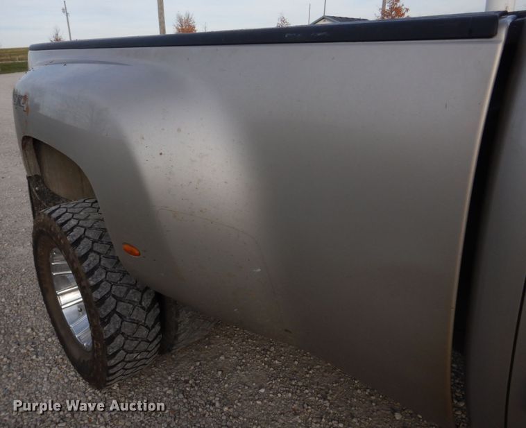 image for item DH8038 2009 Chevrolet Silverado 3500HD  Crew Cab pickup truck