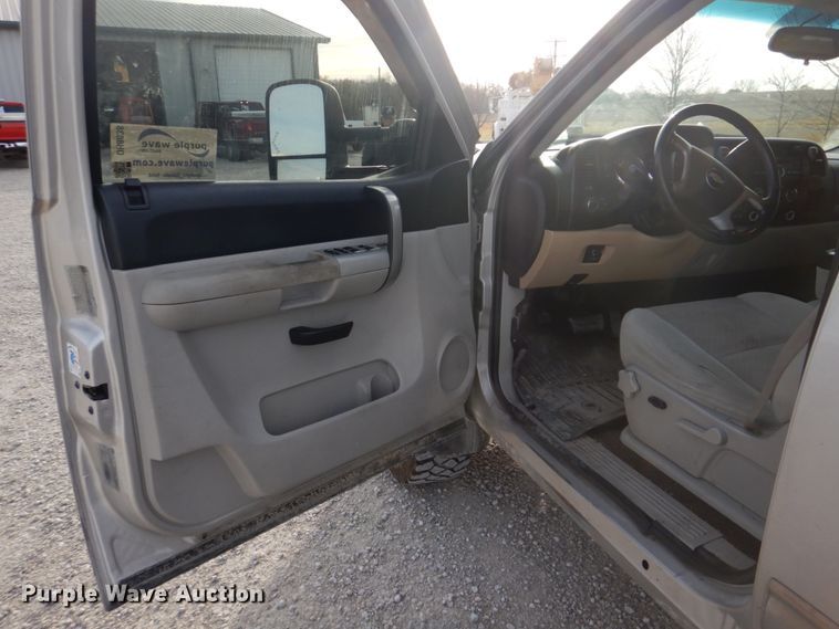 image for item DH8038 2009 Chevrolet Silverado 3500HD  Crew Cab pickup truck