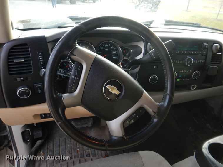 image for item DH8038 2009 Chevrolet Silverado 3500HD  Crew Cab pickup truck