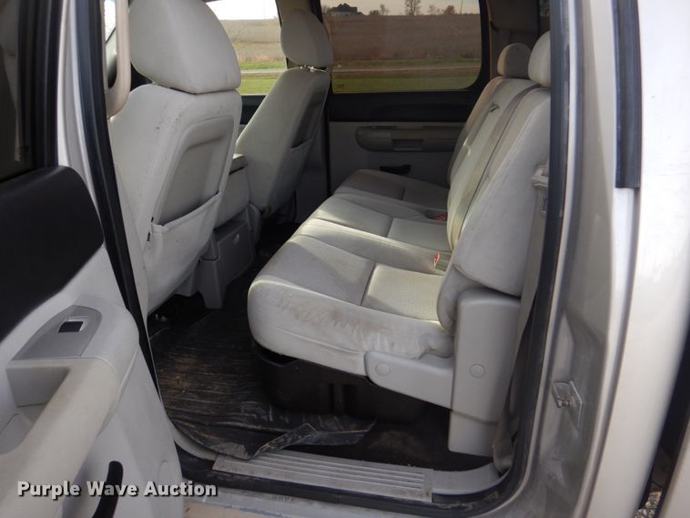 image for item DH8038 2009 Chevrolet Silverado 3500HD  Crew Cab pickup truck