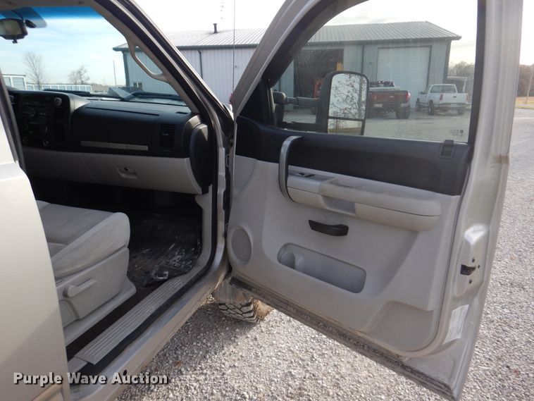 image for item DH8038 2009 Chevrolet Silverado 3500HD  Crew Cab pickup truck