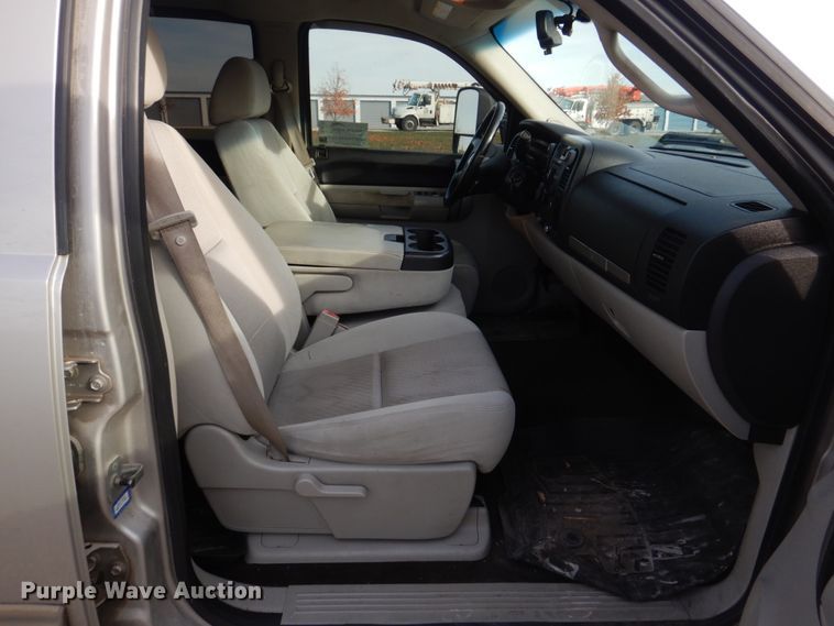 image for item DH8038 2009 Chevrolet Silverado 3500HD  Crew Cab pickup truck