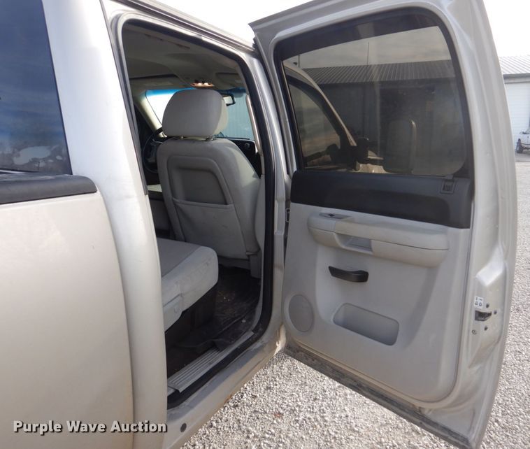 image for item DH8038 2009 Chevrolet Silverado 3500HD  Crew Cab pickup truck