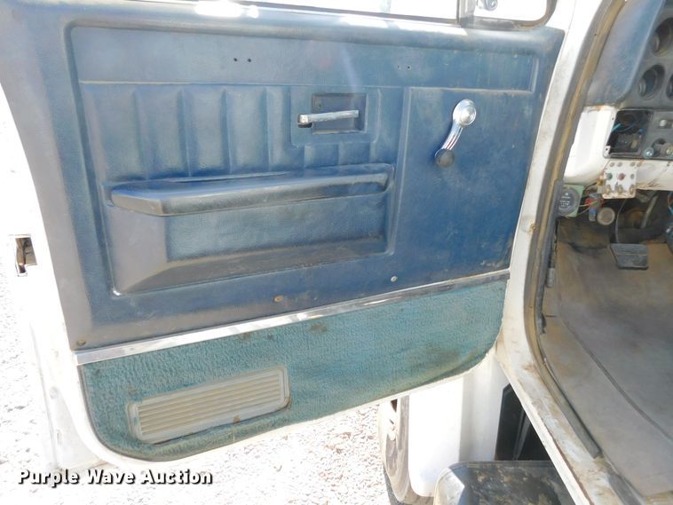 image for item DJ7552 1986 Chevrolet C70  bucket truck