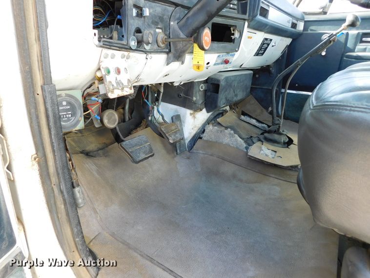 image for item DJ7552 1986 Chevrolet C70  bucket truck