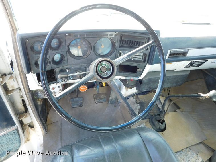 image for item DJ7552 1986 Chevrolet C70  bucket truck