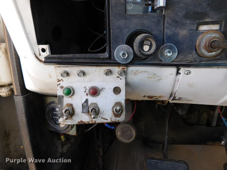 image for item DJ7552 1986 Chevrolet C70  bucket truck