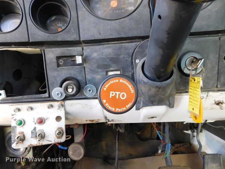 image for item DJ7552 1986 Chevrolet C70  bucket truck