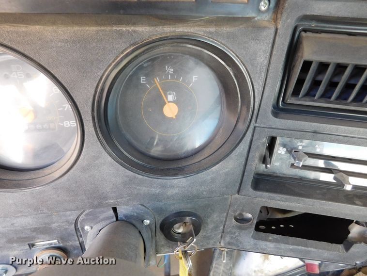 image for item DJ7552 1986 Chevrolet C70  bucket truck