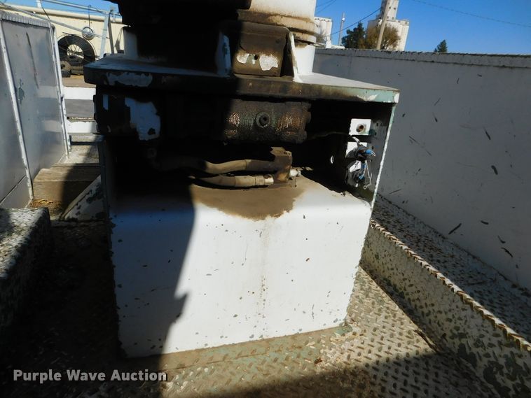 image for item DJ7552 1986 Chevrolet C70  bucket truck