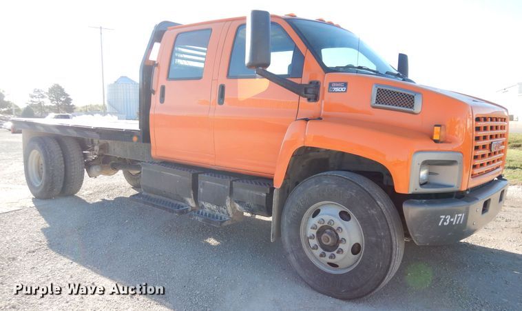 image for item DK3057 2005 GMC C7500  Crew Cab flatbed truck